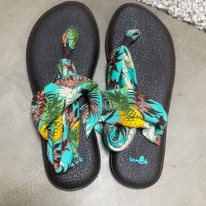 Sanuk hawaiian sandals